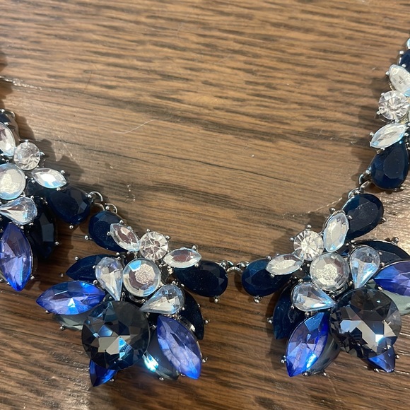 GEOMETRIC STONE NECKLACE - Picture 3 of 3